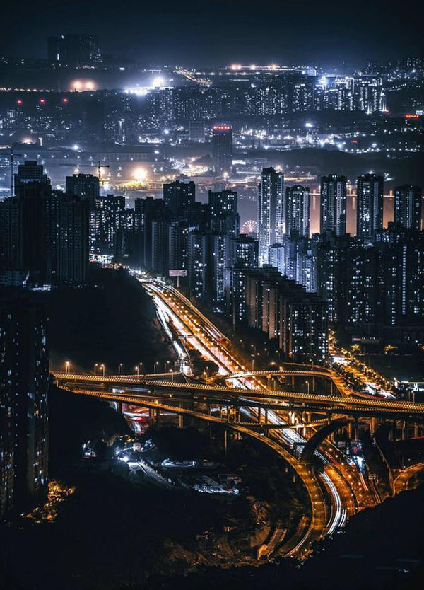 诸多网友看了重庆夜景后,纷纷表示,美得不像话!